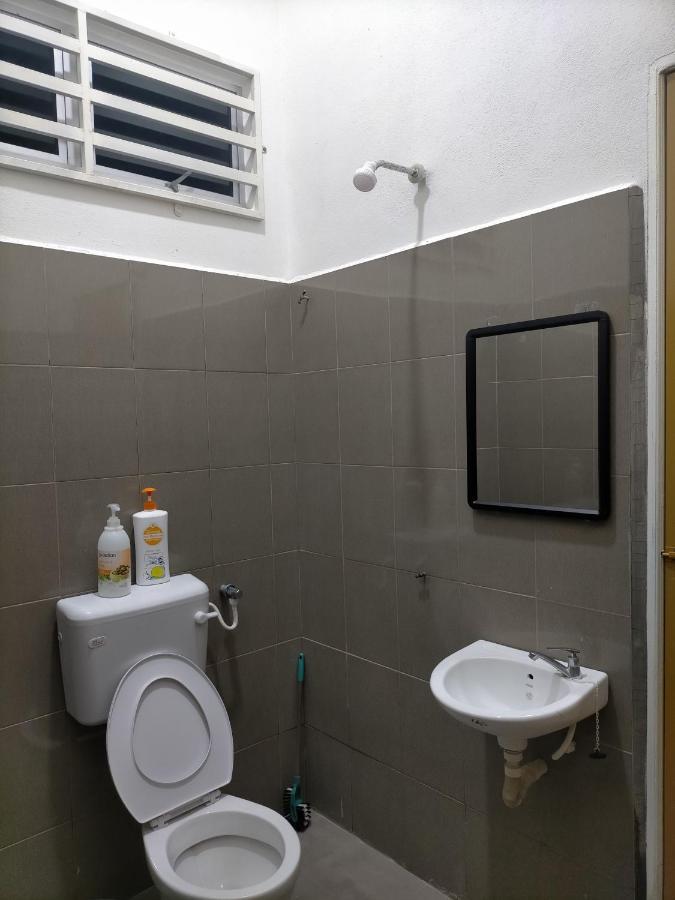 Holiday home Qayyum Pauh Lima,bachok,kelantan